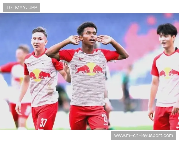 多特蒙德禁区制造机会，阿德耶米起脚射门